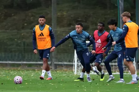 "لست عجوزًا".. تشامبرلين يطرق أبواب البريميرليج ويطلب فرصة جديدة